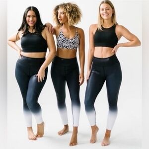 Zyia Active Black Metallic Ombré Light n
Tight Hi-Rise 7/8 Leggings